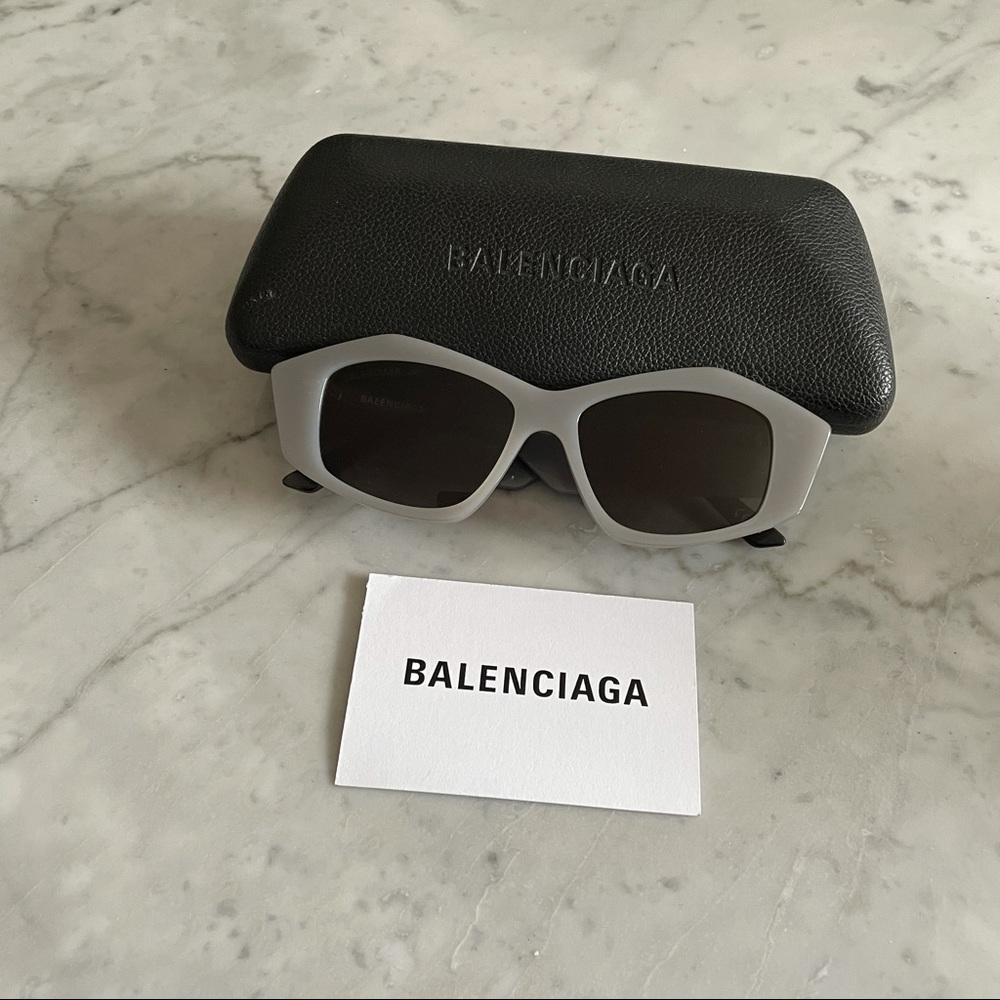 BALENCIAGA // grey sunglasses